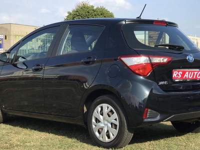 Toyota Yaris 1.5 Hybrid 5 porte Active *NEOPATENTATO** Nero usata Liscate