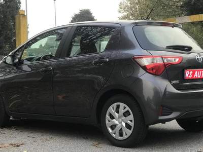 Toyota Yaris 1.5 Hybrid 5 porte Active *NEOPATENTATO* Grigio usata Liscate