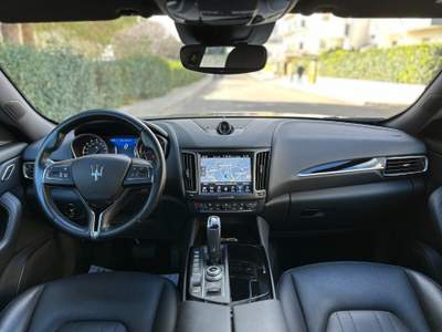 Maserati Levante V6 Diesel 250cv AWD Granlusso MY19 Nero usata Castellaneta