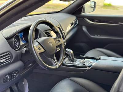 Maserati Levante V6 Diesel 250cv AWD Granlusso MY19 Nero usata Castellaneta