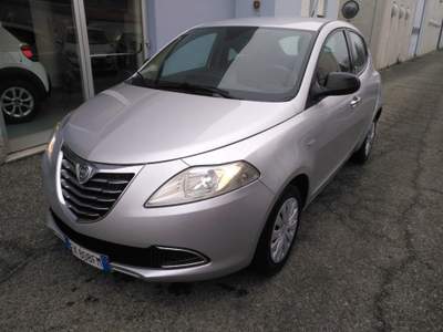 Lancia Ypsilon 1.2 69 CV 5 porte S&S Gold Argento usata Alba