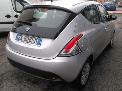 Lancia Ypsilon 1.2 69 CV 5 porte S&S Gold Argento usata Alba