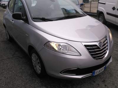 Lancia Ypsilon 1.2 69 CV 5 porte S&S Gold Argento usata Alba
