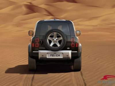 Land Rover Defender 90 3.0D I6 300 CV AWD Auto SE Nero usata Corciano