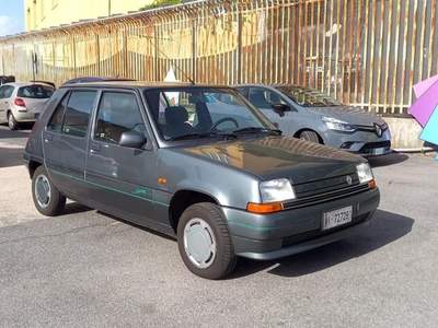 Renault 5 1237,00 Grigio usata ROMA
