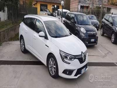 Renault Mégane Mégane Sporter dCi 8V 110 CV Energy Bus.                                                         Bianco usata Giffoni Sei Casali