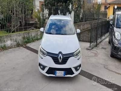 Renault Mégane Mégane Sporter dCi 8V 110 CV Energy Bus.                                                         Bianco usata Giffoni Sei Casali