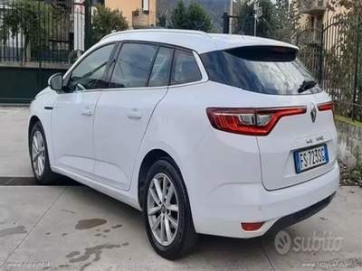 Renault Mégane Mégane Sporter dCi 8V 110 CV Energy Bus.                                                         Bianco usata Giffoni Sei Casali