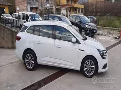 Renault Mégane Mégane Sporter dCi 8V 110 CV Energy Bus.                                                         Bianco usata Giffoni Sei Casali
