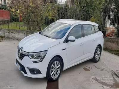 Renault Mégane Mégane Sporter dCi 8V 110 CV Energy Bus.                                                         Bianco usata Giffoni Sei Casali