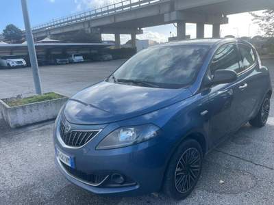 Lancia Ypsilon 1.0 FireFly 5 porte S&S Hybrid Ecochic Gold Blu/Azzurro usata Corciano