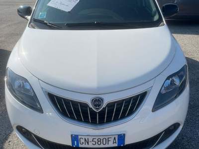 Lancia Ypsilon 1.0 FireFly 5 porte S&S Hybrid Gold Bianco usata Corciano