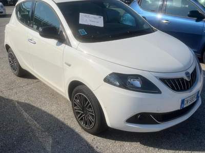 Lancia Ypsilon 1.0 FireFly 5 porte S&S Hybrid Gold Bianco usata Corciano