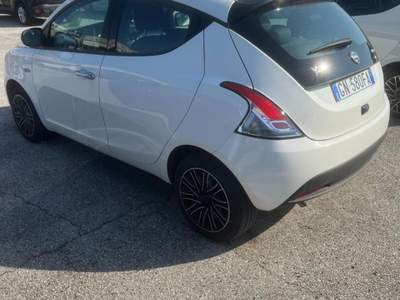 Lancia Ypsilon 1.0 FireFly 5 porte S&S Hybrid Gold Bianco usata Corciano