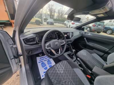 Volkswagen Taigo VOLKSWAGEN TAIGO 1.0 TSI 110CV R-LINE KMO Grigio usata San Giuseppe Vesuviano