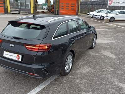 Kia Cee'd 1.6 CRDi 115 CV SW Business Class Nero usata Porcia