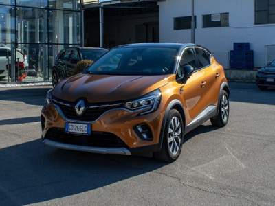 Renault Captur Plug-in Hybrid E-Tech 160 CV Intens Arancione usata Fondi