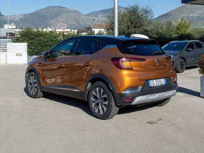 Renault Captur Plug-in Hybrid E-Tech 160 CV Intens Arancione usata Fondi