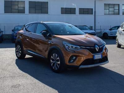 Renault Captur Plug-in Hybrid E-Tech 160 CV Intens Arancione usata Fondi