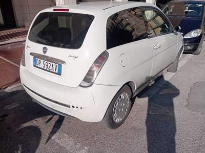 Lancia Ypsilon momo Design in ottime condizioni di meccanica Bianco usata GRUGLIASCO