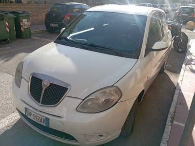 Lancia Ypsilon momo Design in ottime condizioni di meccanica Bianco usata GRUGLIASCO