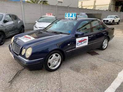 Mercedes-Benz Classe E AVANTARGDE GPL SCADENZA 2026 UNICO PROPRIETARIO Blu/Azzurro usata Campagnola