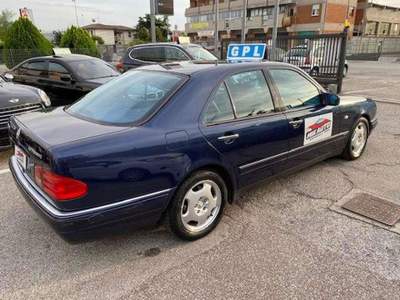 Mercedes-Benz Classe E AVANTARGDE GPL SCADENZA 2026 UNICO PROPRIETARIO Blu/Azzurro usata Campagnola