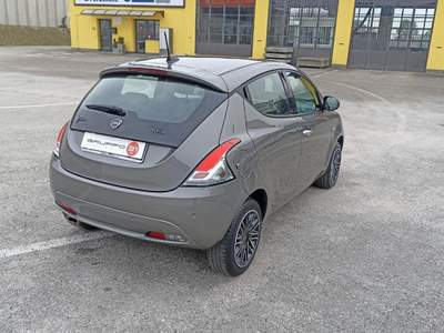 Lancia Ypsilon 1.0 FireFly 5 porte S&S Hybrid Gold Grigio usata Porcia