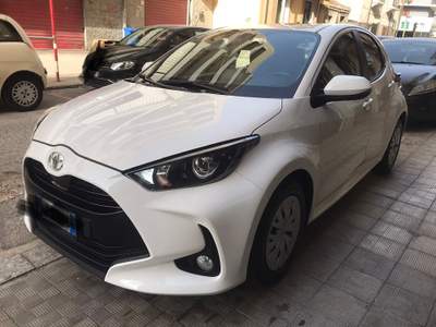Toyota Yaris TOYOTA YARIS 1.0 5 PORTE EURO 6 Bianco usata Reggio di Calabria