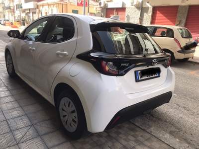 Toyota Yaris TOYOTA YARIS 1.0 5 PORTE EURO 6 Bianco usata Reggio di Calabria