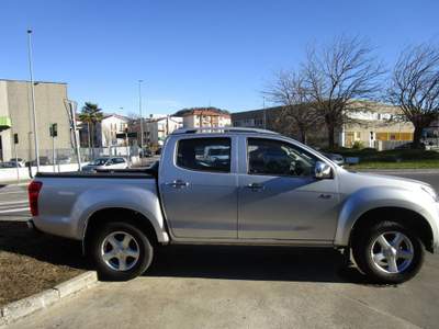 Isuzu D-Max 2.5 Crew Cab Quasar A/T 4WD Grigio usata COMO