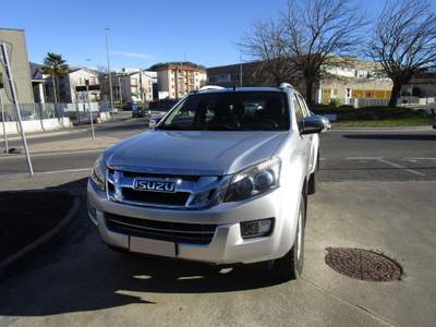 Isuzu D-Max 2.5 Crew Cab Quasar A/T 4WD Grigio usata COMO