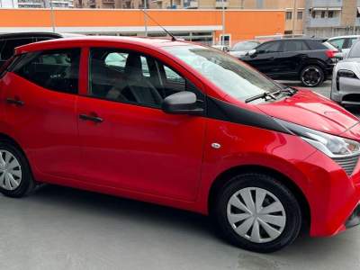 Toyota Aygo 1.0 VVT-i 72 CV 5p. x-cool usata Taranto