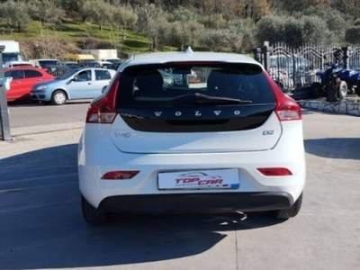 Volvo V40 2.0 d2 eco Momentum geartronic usata Gioia Sannitica