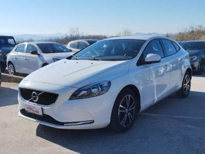 Volvo V40 2.0 d2 eco Momentum geartronic usata Gioia Sannitica