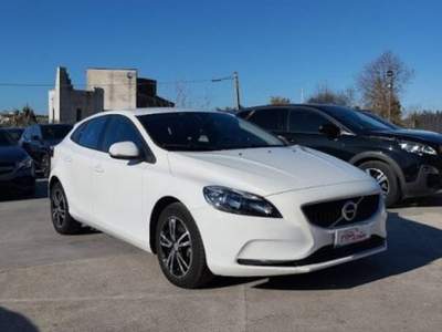 Volvo V40 2.0 d2 eco Momentum geartronic usata Gioia Sannitica