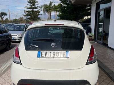 Lancia Ypsilon 0.9 T.Air 85 CV 5 porte Metano Ecochic Gold Bianco usata Pagani