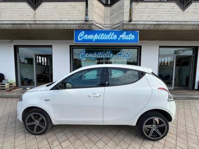 Lancia Ypsilon 0.9 T.Air 85 CV 5 porte Metano Ecochic Gold Bianco usata Pagani