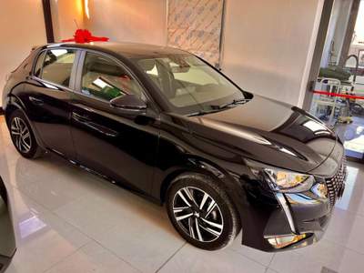 Peugeot 208 PureTech 75 Stop&Start 5 porte Active Nero usata Portoferraio