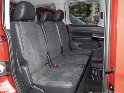 Volkswagen Caddy 2.0 TDI 122 CV DSG Style Rosso usata Castelnuovo Rangone