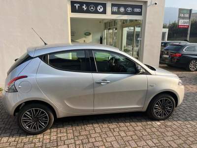 Lancia Ypsilon 1.2 69 CV 5 porte S&S Gold Argento usata Capriolo
