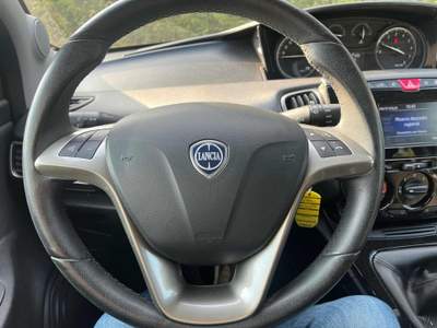 Lancia Ypsilon 1.2 69 CV 5 porte S&S Gold Argento usata Capriolo