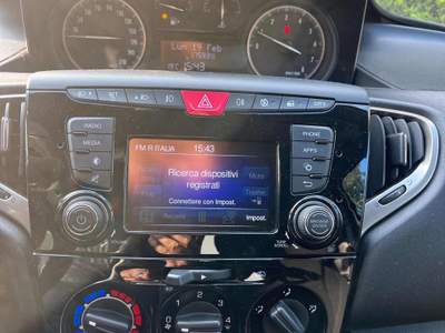 Lancia Ypsilon 1.2 69 CV 5 porte S&S Gold Argento usata Capriolo