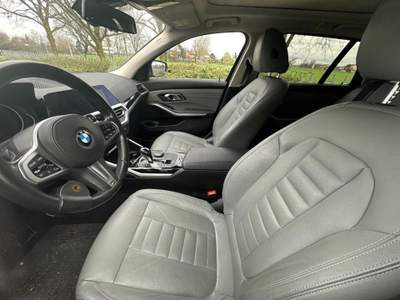 BMW Serie 3 320d d Touring Business Advantage Grigio usata Magenta
