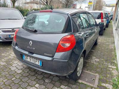 Renault Clio 1.2 16V 5 porte Confort Grigio usata Bagnolo in Piano