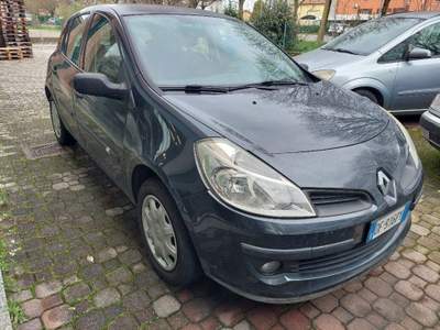 Renault Clio 1.2 16V 5 porte Confort Grigio usata Bagnolo in Piano