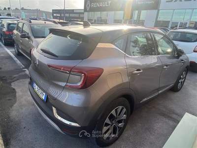 Renault Captur 1.6 E-TECH Plug-in Hybrid 160cv Intens Auto Grigio usata Civitanova Marche