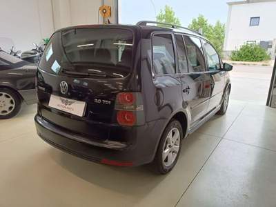 Volkswagen Touran 2.0 TDI 140CV DPF DSG Highline Nero usata Alghero