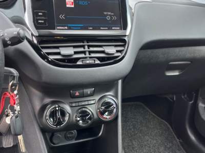 Peugeot 208 BlueHDi 75 5 porte Active Argento usata Vico Equense