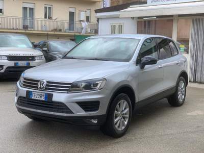Volkswagen Touareg 3.0 TDI 204 CV tiptronic BlueMotion Techn. Executi Grigio usata Alcamo